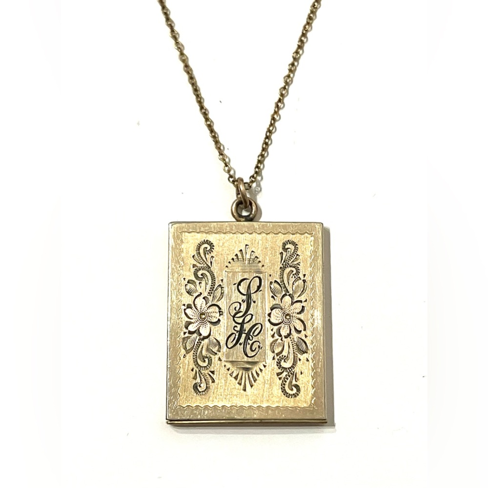 Vintage Gold Filled La Mode Square Photo Locket 18”